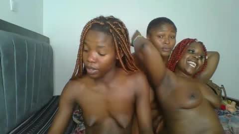 Snapshot of kinky_aria chatting on November 17, 11:32 pm kinky_aria online show from November 17, 11:32 pm