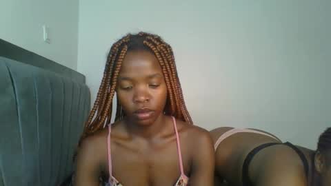 Snapshot of kinky_aria chatting on November 19, 11:43 am kinky_aria online show from November 19, 11:43 am