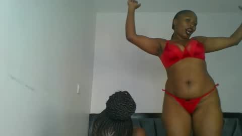 Snapshot of kinky_aria chatting on November 25, 8:31 pm kinky_aria online show from November 25, 8:31 pm