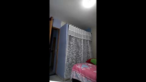 Snapshot of kinky_eli_ chatting on December 5, 5:20 pm kinky_eli_ online show from December 5, 5:20 pm