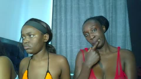 Snapshot of kinky_leila chatting on June 17, 11:23 am kinky_leila online show from June 17, 11:23 am
