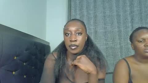 Snapshot of kinky_leila chatting on July 21, 10:56 pm kinky_leila online show from July 21, 10:56 pm