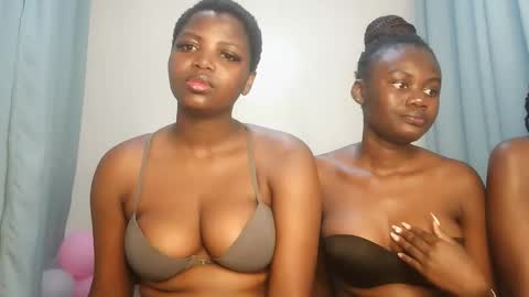 Snapshot of kinky_lola1 chatting on September 29, 12:49 am Lola online show from September 29, 12:49 am