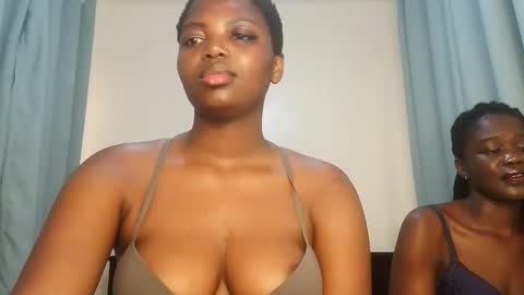 Snapshot of kinky_lola1 chatting on September 29, 12:54 pm Lola online show from September 29, 12:54 pm
