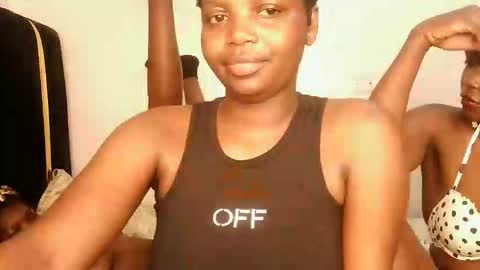 Snapshot of kinky_lola1 chatting on October 8, 4:10 am Lola online show from October 8, 4:10 am