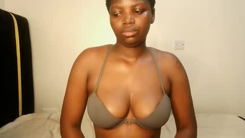 Snapshot of kinky_lola1 chatting on October 11, 2:11 am Lola online show from October 11, 2:11 am