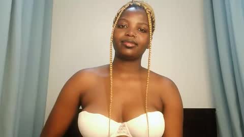 Snapshot of kinky_lola1 chatting on October 17, 5:59 pm Lola online show from October 17, 5:59 pm