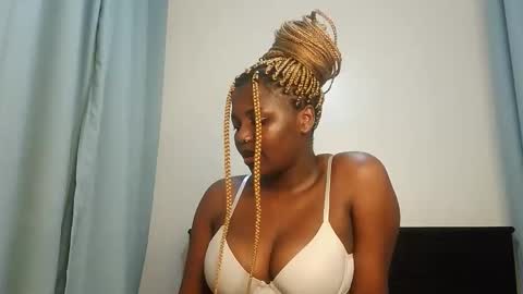 Snapshot of kinky_lola1 chatting on October 18, 6:30 pm Lola online show from October 18, 6:30 pm