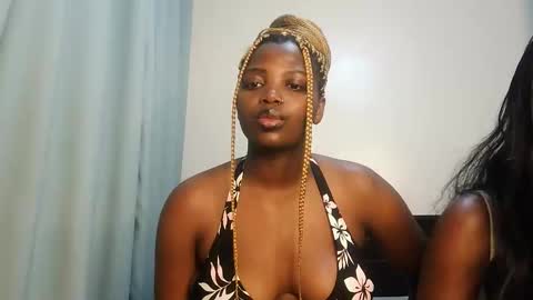Snapshot of kinky_lola1 chatting on October 20, 7:25 pm Lola online show from October 20, 7:25 pm