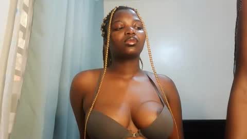 Snapshot of kinky_lola1 chatting on October 23, 12:59 pm Lola online show from October 23, 12:59 pm