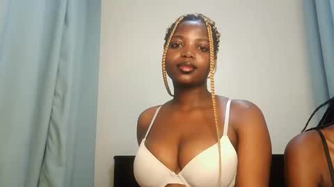 Snapshot of kinky_lola1 chatting on October 25, 10:15 pm Lola online show from October 25, 10:15 pm