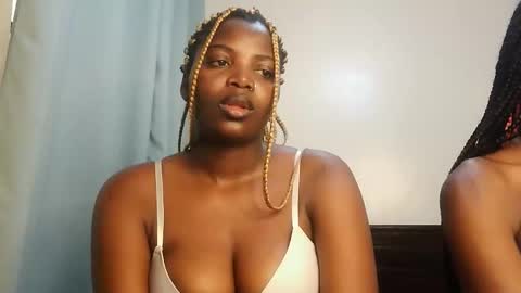 Snapshot of kinky_lola1 chatting on October 27, 12:53 pm Lola online show from October 27, 12:53 pm
