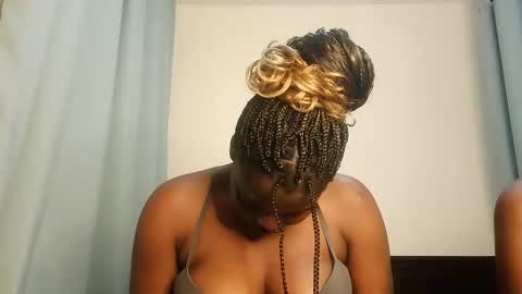 Lola online show from November 7, 8:09 pm