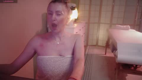 Kinky Massage Room online show from February 9, 8:40 am