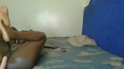 Snapshot of kinky_roey chatting on February 9, 10:42 am kinky_roey online show from February 9, 10:42 am