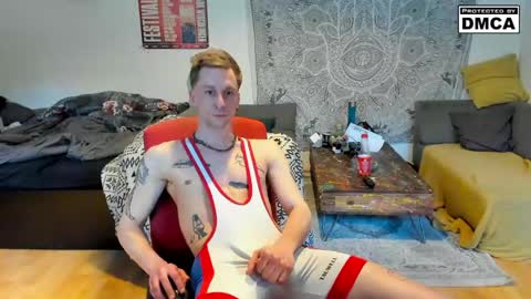Snapshot of kinky_spidey chatting on April 19, 5:34 pm kinky_spidey online show from April 19, 5:34 pm
