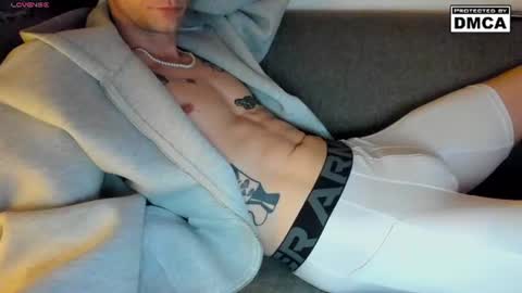 Snapshot of kinky_spidey chatting on June 14, 2:09 am kinky_spidey online show from June 14, 2:09 am