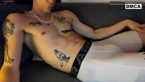 Snapshot of kinky_spidey chatting on June 14, 2:24 am kinky_spidey online show from June 14, 2:24 am