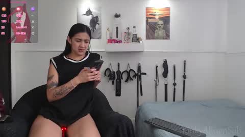 Snapshot of kinkyallisonsub chatting on March 17, 5:38 pm Allison Diego online show from March 17, 5:38 pm