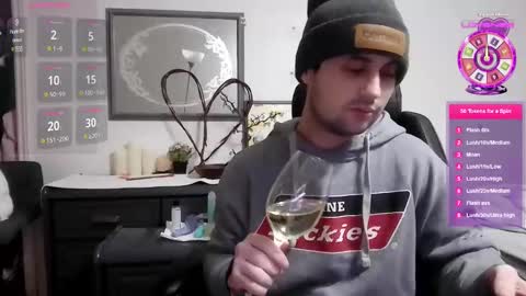 Snapshot of kinkycouple1789 chatting on December 25, 4:12 am Maysie and Hunter online show from December 25, 4:12 am