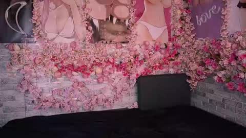 Snapshot of kinkyfriedchicks_ chatting on March 31, 12:16 pm kinkyfriedchicks_ online show from March 31, 12:16 pm