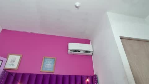 Snapshot of kinkyhousewifee_ chatting on April 29, 2:48 am MISS RYN online show from April 29, 2:48 am