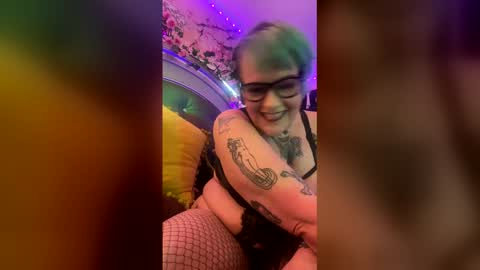 Snapshot of kinkypinkyplay2 chatting on February 15, 2:08 am Kinky Pinky online show from February 15, 2:08 am