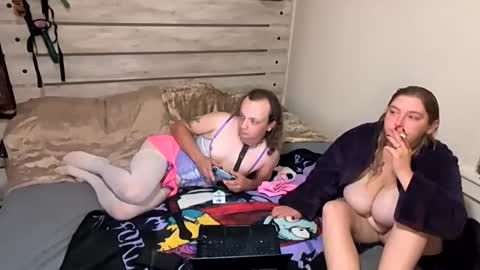 kinkyqueenandpet95 online show from October 18, 3:53 am