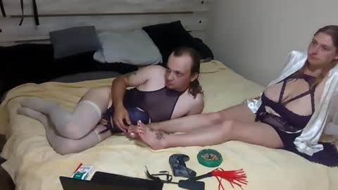 kinkyqueenandpet95 online show from June 17, 1:41 am