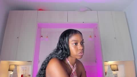 M A R A  online show from November 27, 8:11 pm