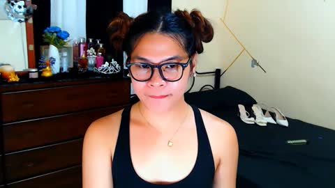 KIRA online show from March 22, 5:05 pm