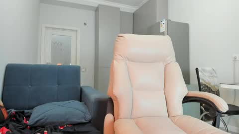 Snapshot of kira_dream17 chatting on April 22, 2:18 pm Kira online show from April 22, 2:18 pm