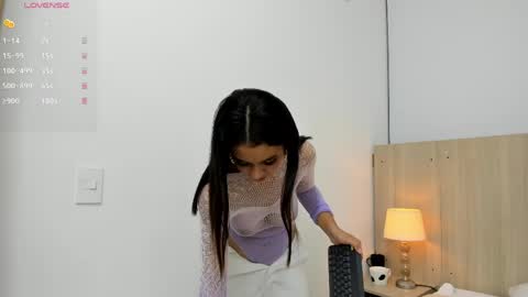 Snapshot of kira_dubois chatting on April 13, 11:32 pm Kira online show from April 13, 11:32 pm