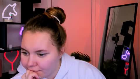 kira fox x online show from November 13, 12:15 pm