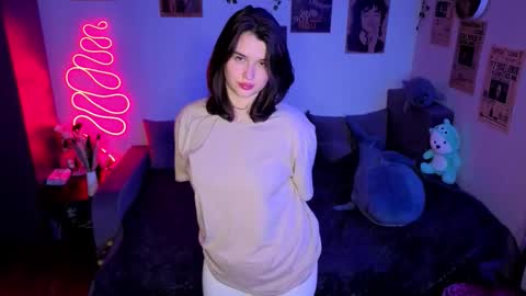 Snapshot of kira_kick chatting on October 20, 7:03 pm Kira VanKick online show from October 20, 7:03 pm