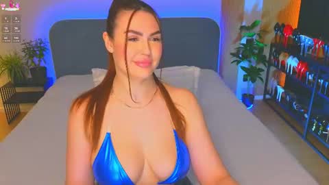 Snapshot of kira_sexxx chatting on June 28, 8:37 pm Kira online show from June 28, 8:37 pm