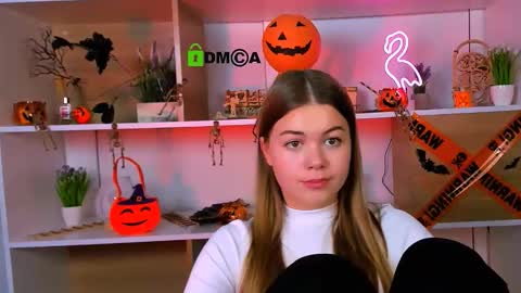 kira_vee online show from October 28, 4:09 pm