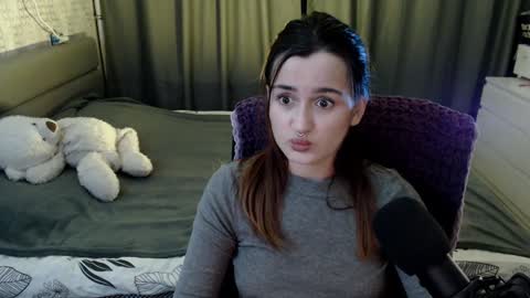 Snapshot of kira_yammy chatting on December 19, 10:32 pm Kira follow me online show from December 19, 10:32 pm