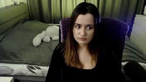 Snapshot of kira_yammy chatting on December 20, 1:36 am Kira follow me online show from December 20, 1:36 am