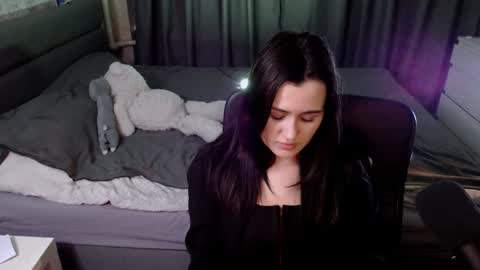 Snapshot of kira_yammy chatting on December 28, 1:29 am Kira follow me online show from December 28, 1:29 am