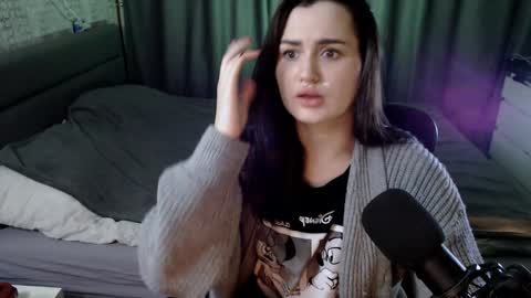 Snapshot of kira_yammy chatting on January 1, 12:53 am Kira follow me online show from January 1, 12:53 am