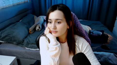 Snapshot of kira_yammy chatting on February 6, 12:43 am Kira follow me online show from February 6, 12:43 am