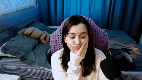 Snapshot of kira_yammy chatting on February 6, 3:48 am Kira follow me online show from February 6, 3:48 am