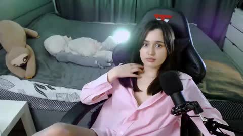 Snapshot of kira_yammy chatting on February 14, 1:45 am Kira follow me online show from February 14, 1:45 am