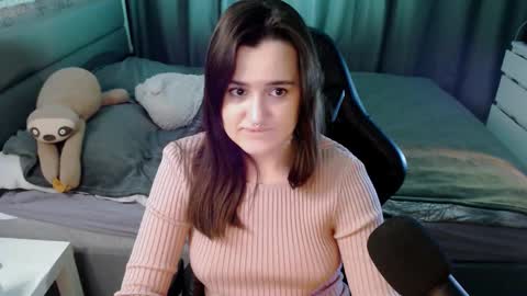 Snapshot of kira_yammy chatting on February 18, 1:43 am Kira follow me online show from February 18, 1:43 am