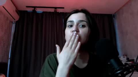 Snapshot of kira_yammy chatting on May 16, 12:29 am Kira follow me online show from May 16, 12:29 am