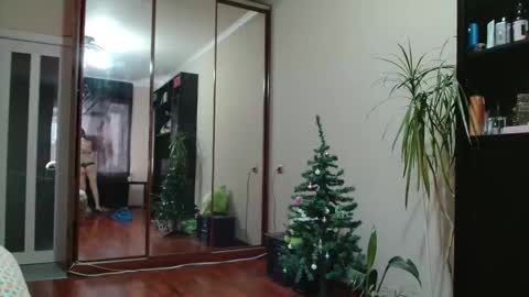 KiraGoldens online show from January 19, 7:45 am