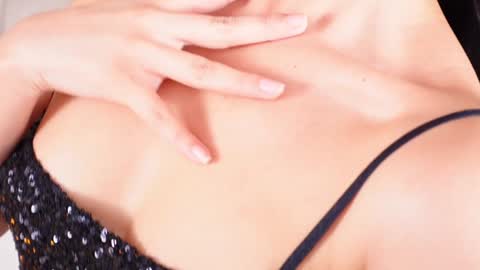 kira online show from December 10, 1:32 am