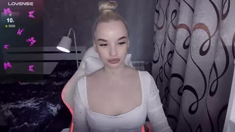 kirakrox online show from April 2, 7:50 am