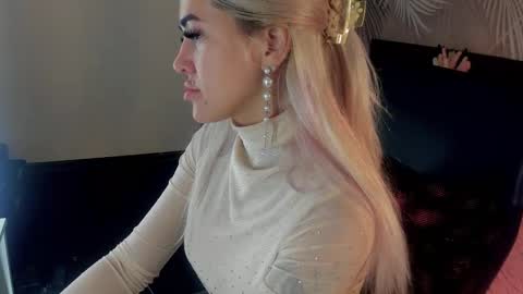 Kira online show from November 2, 1:52 am